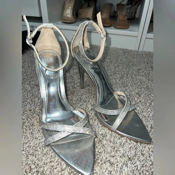 JLO Silver Heels - Picture 3 of 6